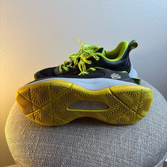 Under Armour Kids Sneakers Black and Neon Yellow - Picture 5 of 7